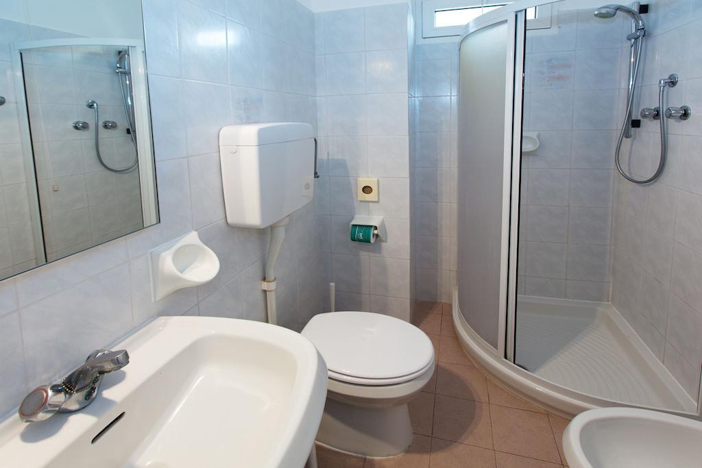 Hotel Maine Finale Ligure Bilik gambar